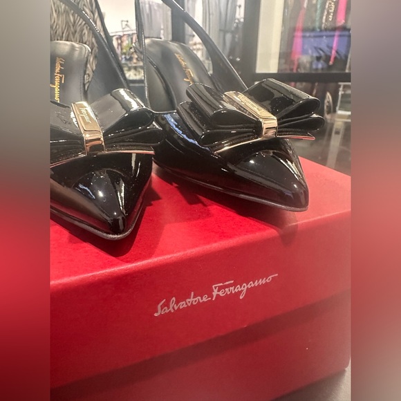 Salvatore Ferragamo Sz 6.5 Black Slingbacks Shoes